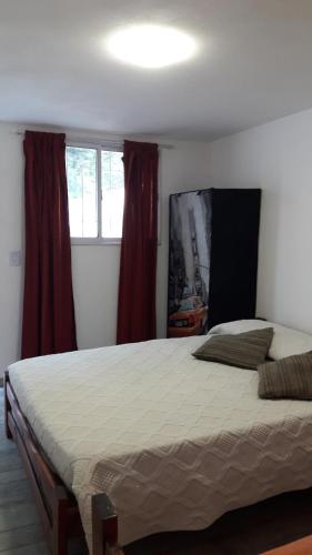 Ένα ή περισσότερα κρεβάτια σε δωμάτιο στο Santorini Bed II