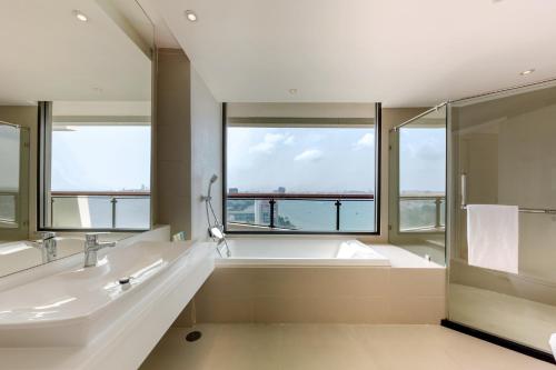 Et badeværelse på Cape Dara Resort