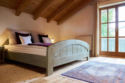 Un pat sau paturi într-o cameră la Ferienwohnung Hofmann