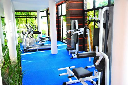 Fitness centrum a/nebo fitness zařízení v ubytování Navatara Phuket Resort
