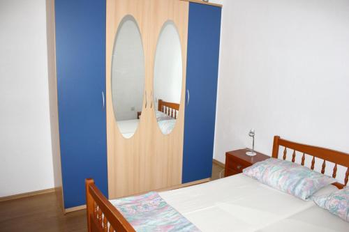 Postel nebo postele na pokoji v ubytování Charming Apartment in Lozica IV - 55 sqm - Parking
