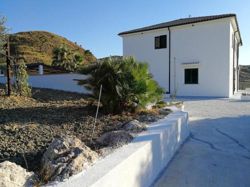 Afbeelding uit fotogalerij van One bedroom apartement with sea view and furnished garden at Montallegro 2 km away from the beach in Montallegro