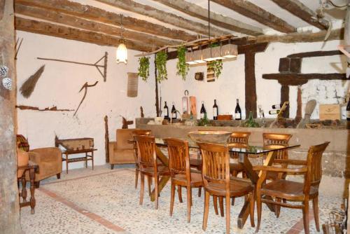 Foto dalla galleria di 6 bedrooms villa with private pool and furnished garden at Campo de Cuellar a Campo de Cuéllar