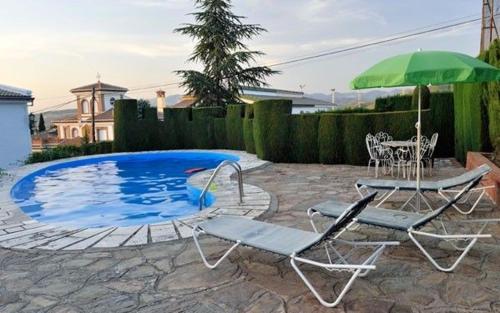 Baseinas apgyvendinimo įstaigoje 3 bedrooms villa with city view private pool and enclosed garden at Monachil arba netoliese