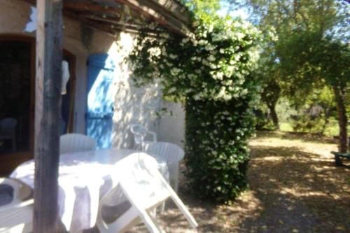 Κήπος έξω από το Appartement charmant au Luc avec piscine partagée, 42 m²