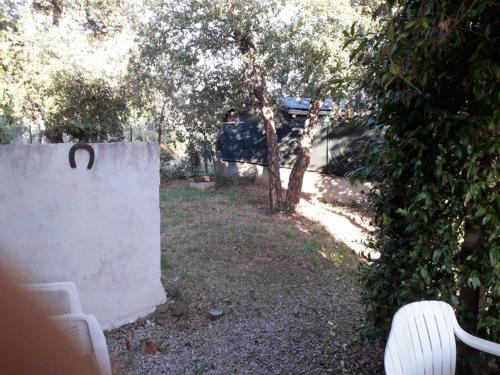 Κήπος έξω από το Appartement charmant au Luc avec piscine partagée, 42 m²