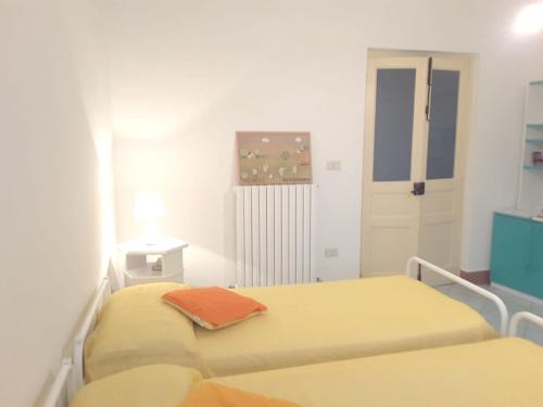 Un ou plusieurs lits dans un hébergement de l'établissement 2 bedrooms appartement with furnished terrace at Marsico Nuovo 6 km away from the slopes