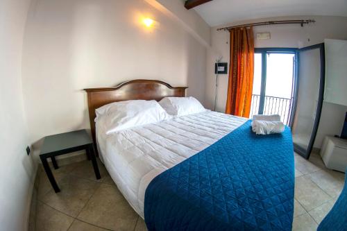 Katil atau katil-katil dalam bilik di Charming apartment in Capo Mulini with sea view - 50 m²