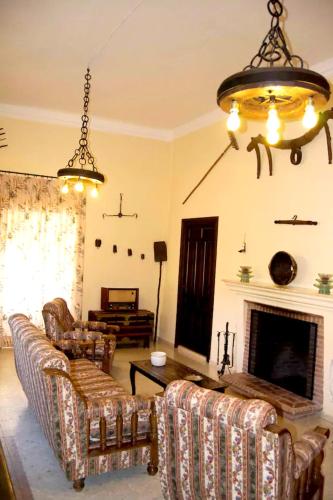 Гостиная зона в Elegant Villa in El Saucejo with Private Pool
