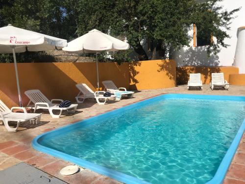 Бассейн в Elegant Villa in El Saucejo with Private Pool или поблизости