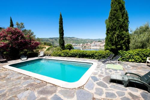 Galeriebild der Unterkunft 3 bedrooms villa with city view private pool and enclosed garden at Lamego 3 km away from the beach in Lamego