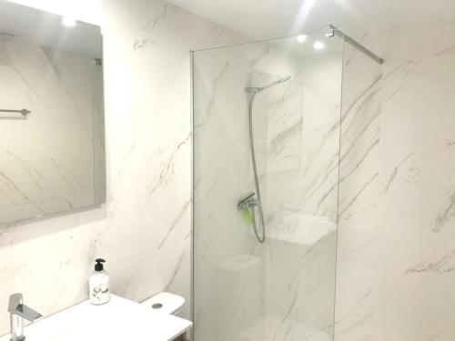 A bathroom at Spacious Apartment with Views in Málaga, 77 m², Shared Pool