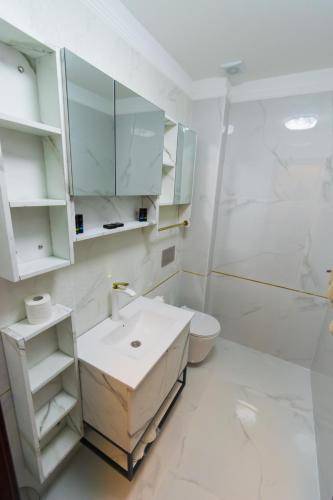 バールにあるDollaku Apartmentsのギャラリーの写真
