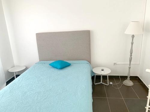 Cama o camas de una habitación en Appartement d'une chambre a Le Moule a 200 m de la plage avec piscine privee terrasse amenagee et wifi