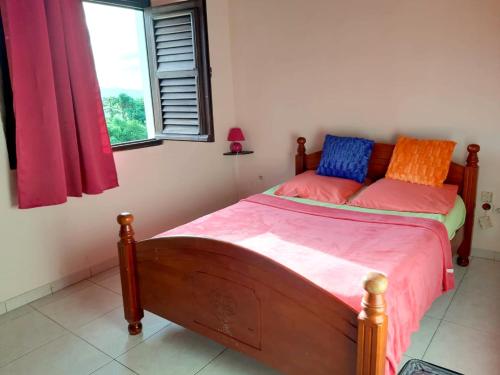 Postel nebo postele na pokoji v ubytování Appartement charmant à Sainte-Marie avec terrasse de 88 m²