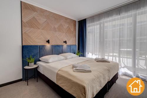 Een bed of bedden in een kamer bij Apartamenty ApartPark - visitopl