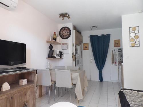 Gallery image of Appartement T2 dans résidence avec piscine et tennis in Saint-Raphaël