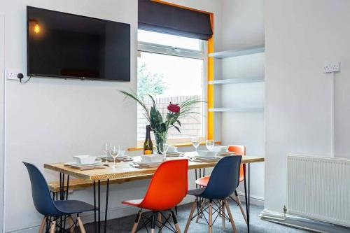 Spacious Refurbished Manchester Pad -sleeps upto 8