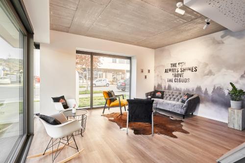 Un lugar para sentarse en The Cloud Suite Apartments