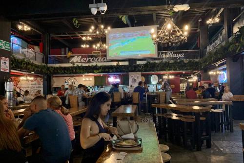 Tetamu yang menginap di Charming apartment in downtown – Home ARIS 301