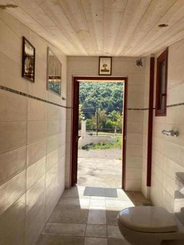 Ένα μπάνιο στο La Grange du Soleil