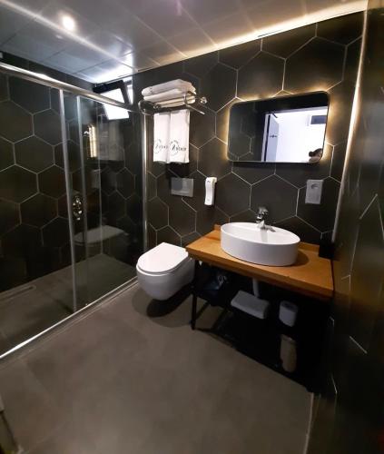 Bagno di 8 Rooms Hotel