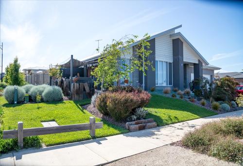 a house with a garden in front of it at Bellarine getaway close to beach in Curlewis