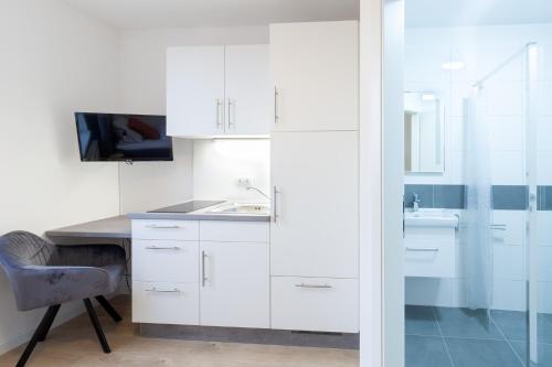 A kitchen or kitchenette at STAY@MA Boardinghouse Mannheim