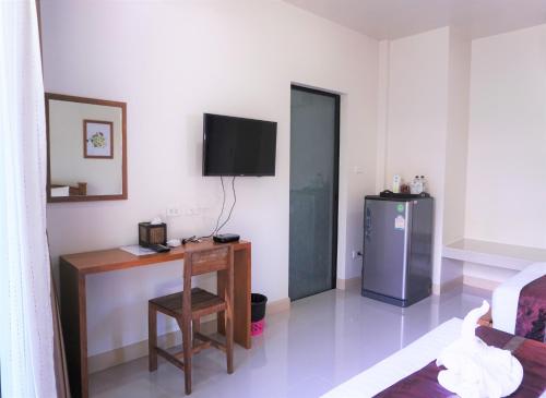 a living room with a desk and a refrigerator at Papa's Home And Rabbit Café in Ban Mai