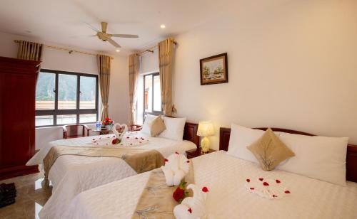 a bedroom with two beds with flowers on them at Lys Homestay in Ninh Binh