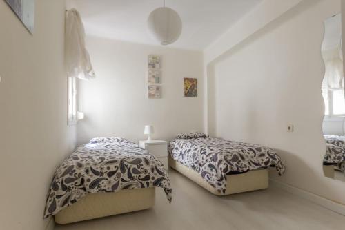 A bed or beds in a room at Nice Flat -200m Center-2 Baths- 3 Bedrooms 5pers