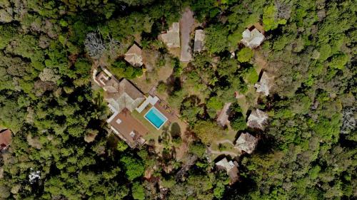 an overhead view of a house in the forest at Canto do Irere - Boutique Hotel in Atibaia