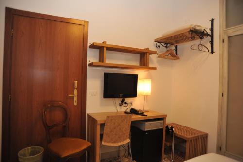 A television and/or entertainment centre at 3C B&B