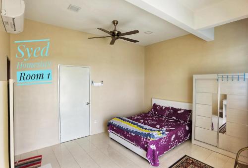 Postel nebo postele na pokoji v ubytování Syed Homestay Arau