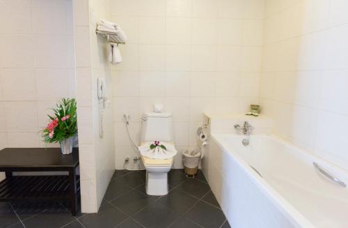 A bathroom at Sudala Beach Resort