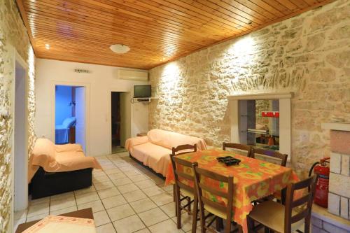 a living room with a bed and a table at Villa Kefalaki in Katávolos