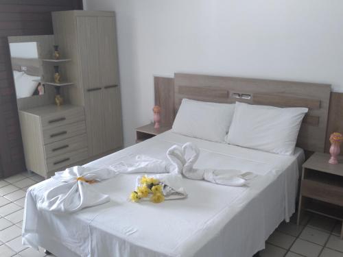 Una cama o camas en una habitación de O Portuga Pousada