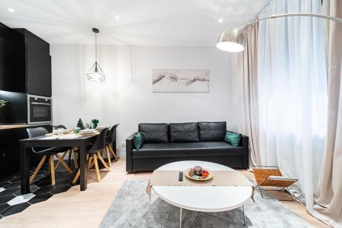 EdSam Madrid Apartments Black
