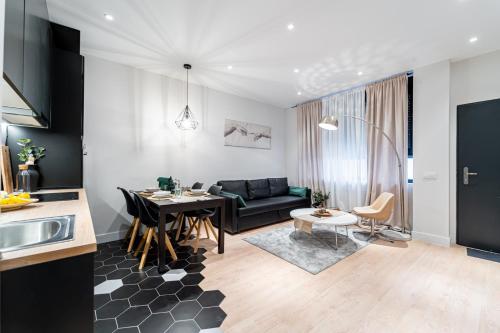 EdSam Madrid Apartments Black