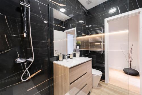 EdSam Madrid Apartments Black