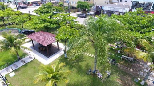 an overhead view of a park with a gazebo and palm trees at Brejatuba Residence! Conforto e lazer em excelente condomínio in Guaratuba