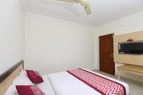 TV a/nebo společenská místnost v ubytování Hotel Half Moon Chennai