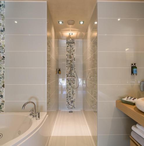 Salle de bains dans l'établissement Les Grands Montets Hotel & Spa