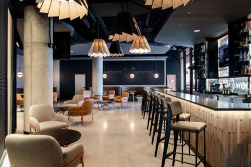 a restaurant with a bar with chairs and tables at Dakota Dunes Resort in Dundurn
