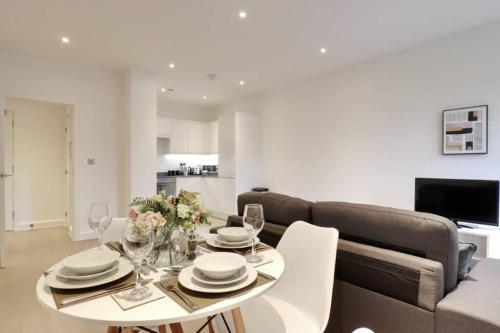 Luxury 1 Bed Flat in St Albans, Modern, WiFi, Six Minutes from Train Station