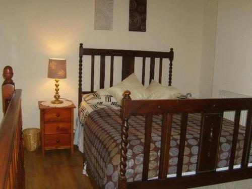 A bed or beds in a room at Penybryn Cottages