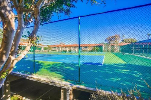Tenis dan/atau kemudahan skuasy di Coastal Chic Style Condo SBTC 128 atau berdekatan
