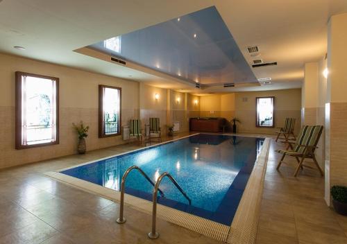 Piscina a Hotel Panorama o a prop