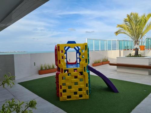 a playground in a building with a slide at Excelente FLAT 2 QTS BESSA - FLAT ALTÂNTICO NORTE in João Pessoa