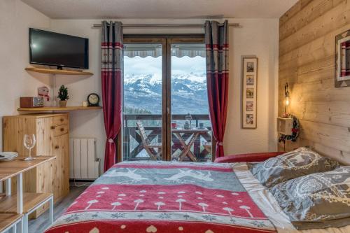 Postel nebo postele na pokoji v ubytování Studio Cosy coin-nuit proche centre - Vue splendide